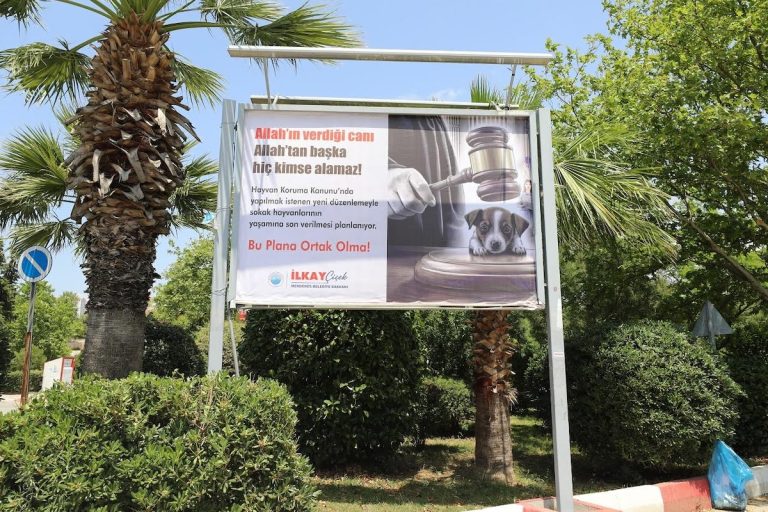 Menderes billboardları can dostların sesi oldu