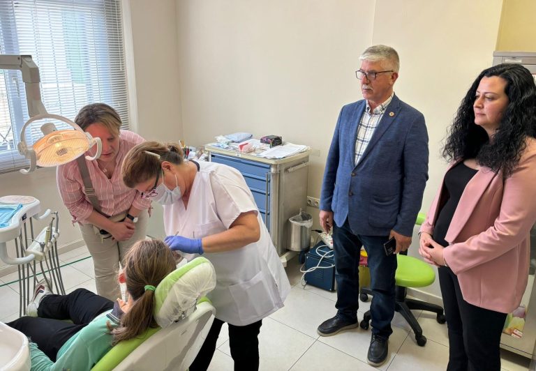 Bornova Belediyesi’nden çocuklara diş taraması