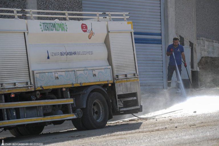 İzmir’de halk sağlığı için yoğun mesai