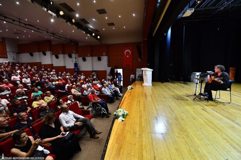 Nâzım Hikmet İzmir’de anıldı