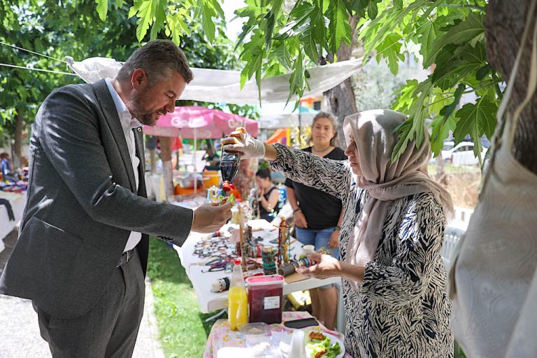 Buca’da Üretici Kadın Pazarı ilgi görüyor