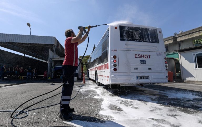 İzmir’in toplu ulaşım araçları tertemiz