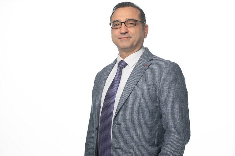 Türkiye’de 6 milyon kişi eski kimlik kartını kullanıyor