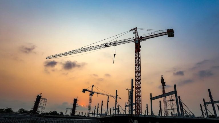 İnşaat maliyetleri nisanda yıllık bazda %71,80 arttı