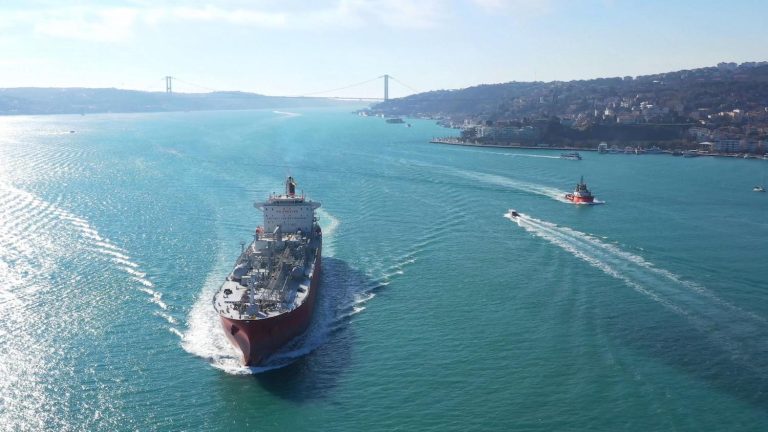 Boğazlardan gemi geçişinde zamlı tarife 1 Temmuz’da başlıyor
