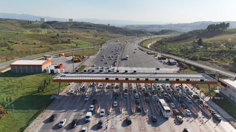 Bayram tatilinde otoyollardan 21 milyon 67 bin araç geçti