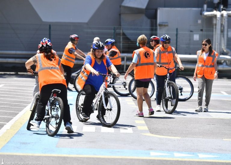 Kadınlar, özgürlüğe pedal çeviriyor