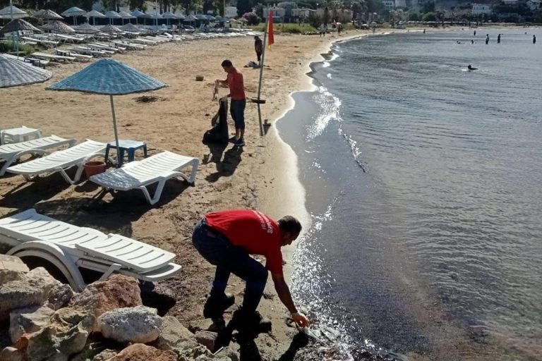 Menderes’in sahilleri milyonları ağırladı 