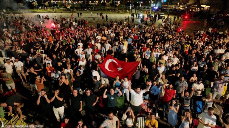 Milli Takım İzmirlileri sevince boğdu