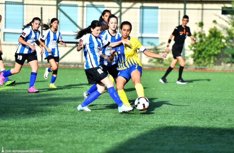 U13-U15 Kız Futbol Ligi’nde ilk düdük çaldı