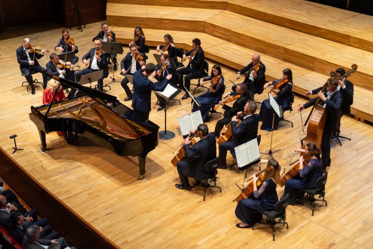 Uluslararası İzmir Festivali 37. kez merhaba dedi 