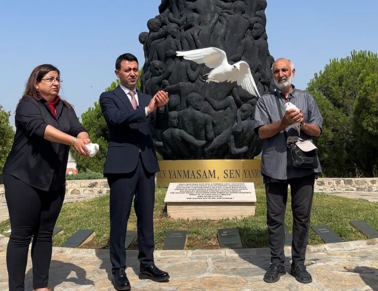 Bayraklı’da ‘Madımak’ unutulmadı