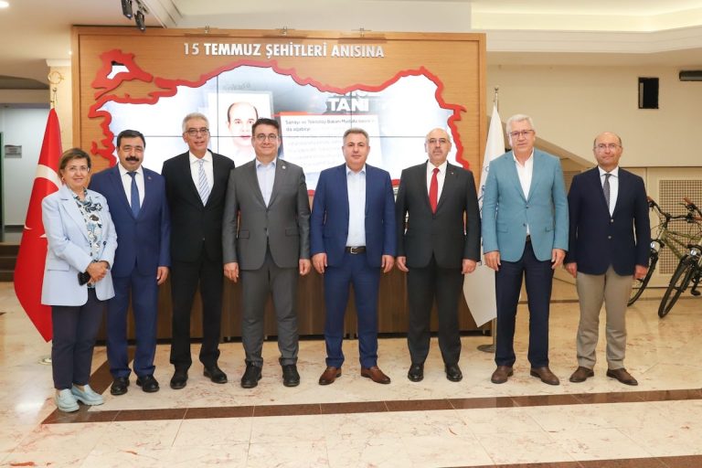 İzmir’de üniversiteli sayısı 207 bini geçti