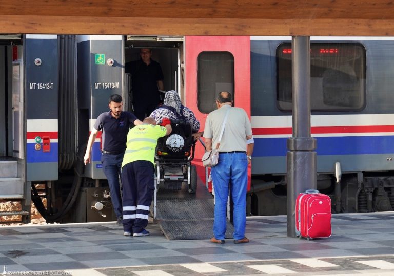 Büyükşehir’den engelleri aşan hizmet