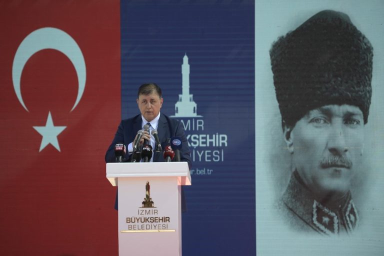 Başkan Tugay İAOSB’de kurulacak itfaiye merkezinin temelini attı