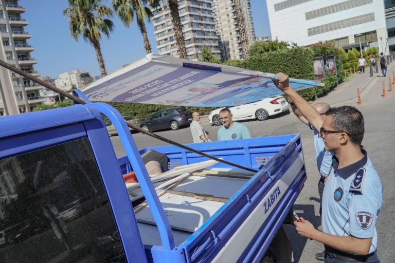 Karşıyaka’da çevre ve görüntü kirliliğine geçit yok