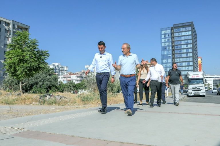 Başkan Önal, sorunları yerinde tespit ediyor