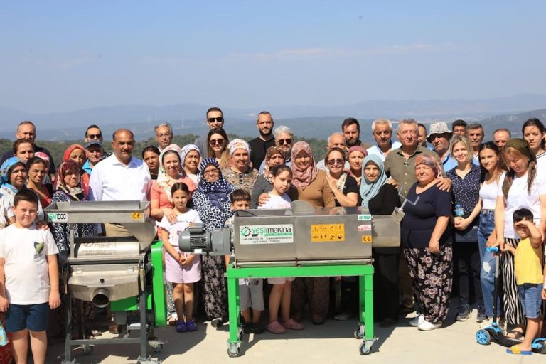 Üretici kadınlara makine desteği