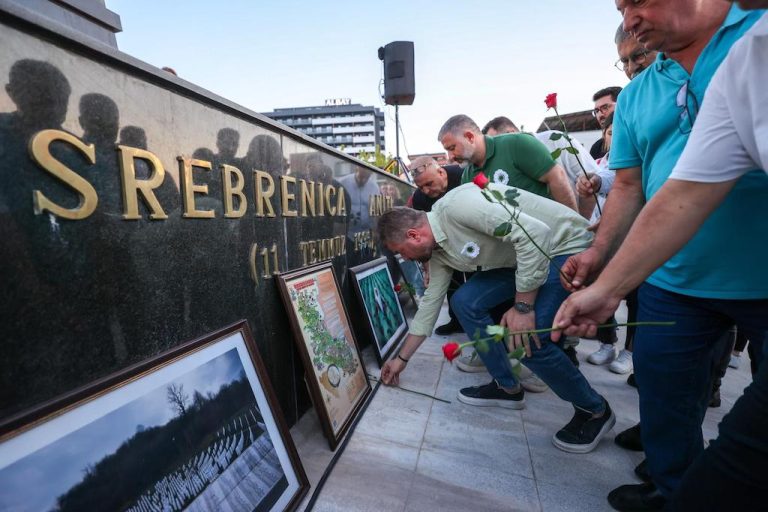 Buca’da Srebrenitsa için duygu dolu anma töreni