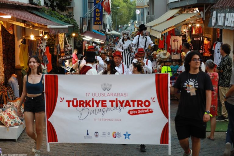17. Uluslararası Türkiye Tiyatro buluşması başladı