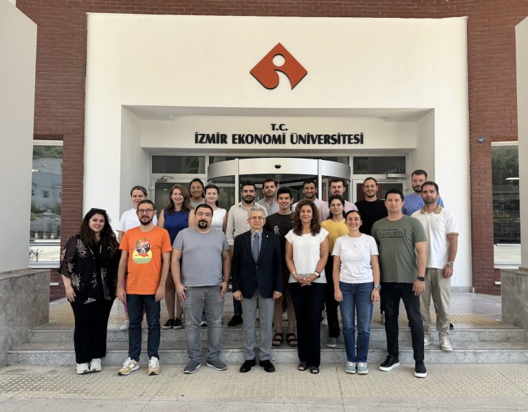 İEÜ’den 12 bin kişiye ‘kodlama’ eğitimi