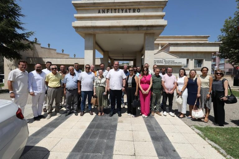 Menderes’te tüm mahallelere eşit hizmet