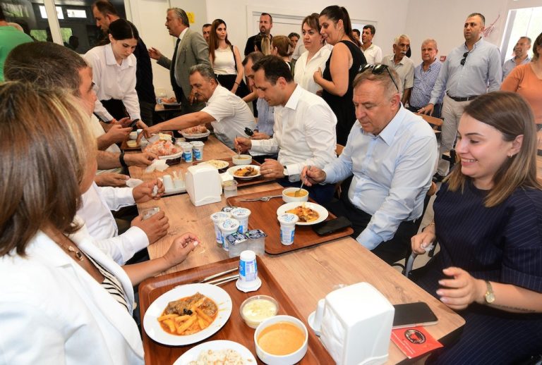 Zeybek Bornova’yı ziyaret etti, yatırımları yerinde inceledi