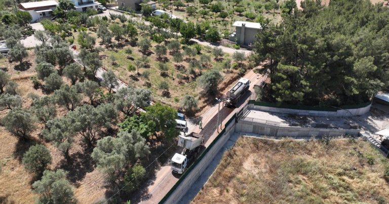 İzmir Büyükşehir Belediyesi 40 kilometrelik köy yolunu yeniledi