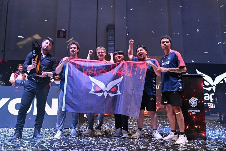 LoL Yaz Mevsimi Finali’nde şampiyon ‘Papara SuperMassive’