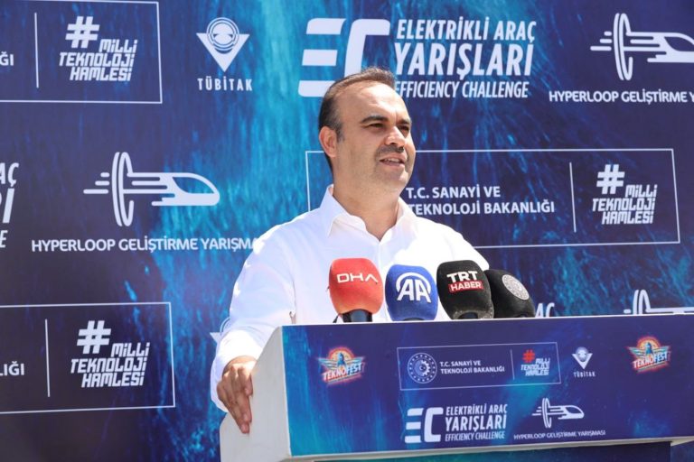 “Yarışmalar, Türkiye’nin geleceğine çok önemli kazanımlar getirecek”