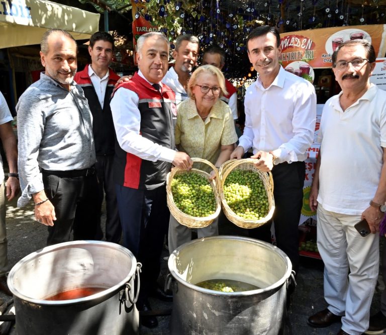 Coğrafi işaretli Bademli koruk şerbeti kazanlarda kaynadı