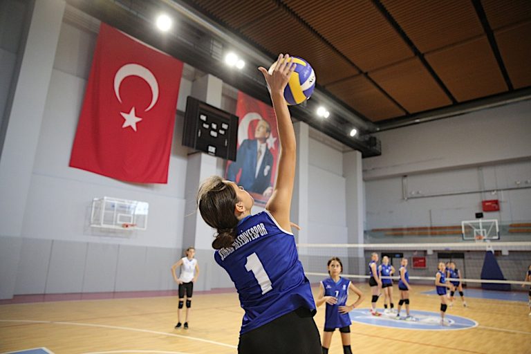 Konaklı çocuklar spor okullarında yeteneklerini keşfediyor