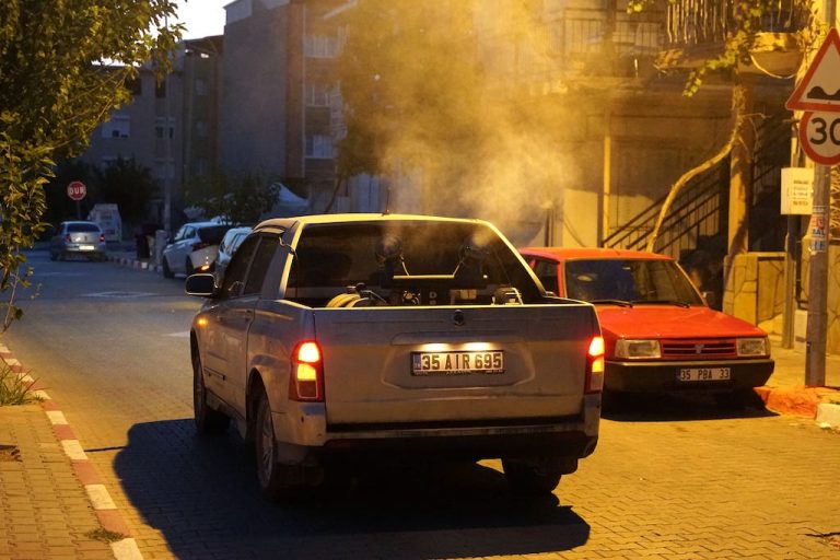 Kemalpaşa’da ilaçlama seferberliği sürüyor