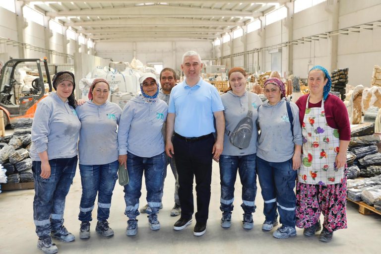 “Üretim yapan tüm işletmelere kapımız açık”
