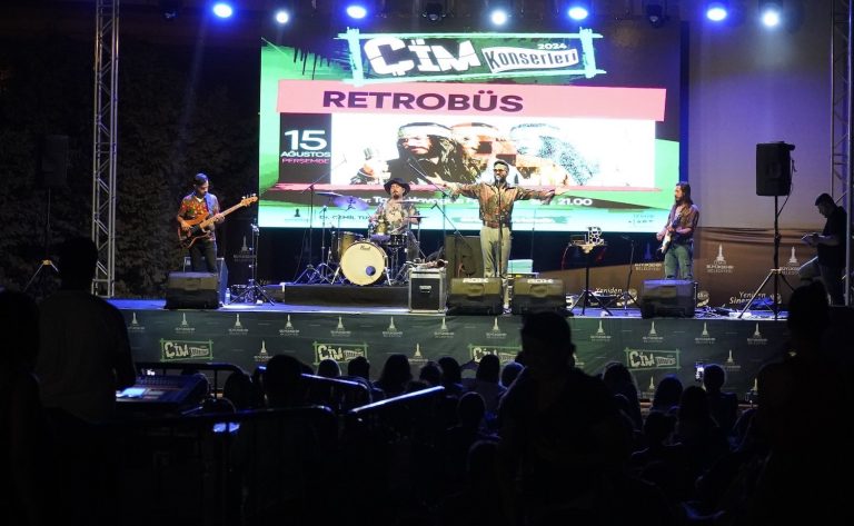 Retrobüs, Çim Konserleri’nde eğlenceyi doruğa çıkardı