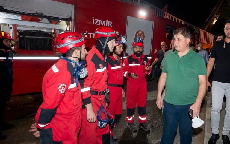 Başkan Tugay: Belediyemizin tüm birimleriyle sahadayız