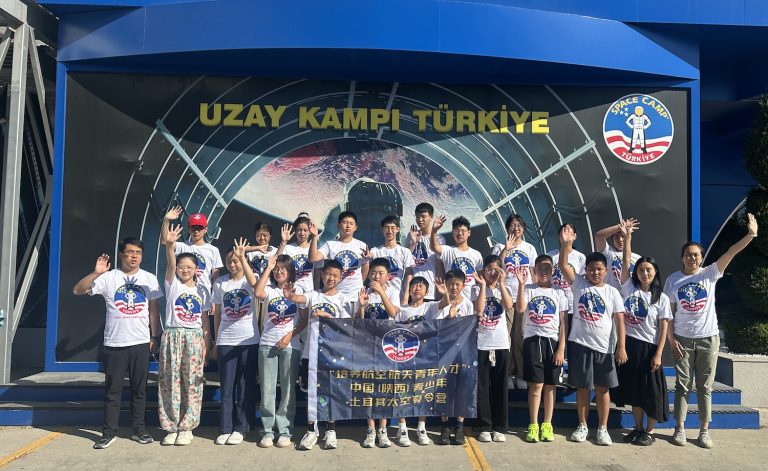 İzmir’deki Galaktik Yaz Kampı’na Çinli öğrenciler de katıldı