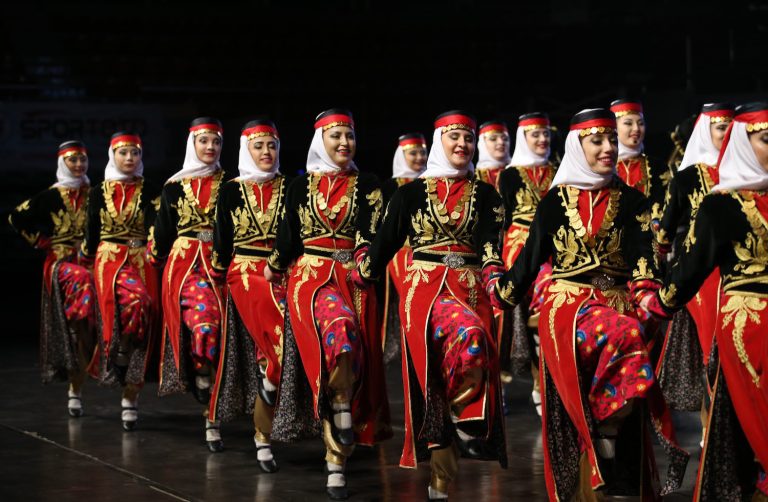 Karşıyaka’da halk oyunu bilmeyen kalmayacak