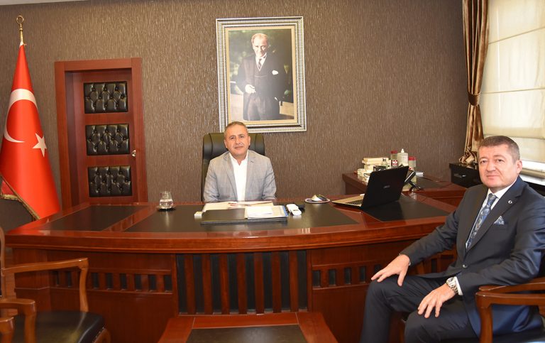 Karşıyaka İlçe Milli Eğitim Müdürü Serdal Şimşek göreve başladı