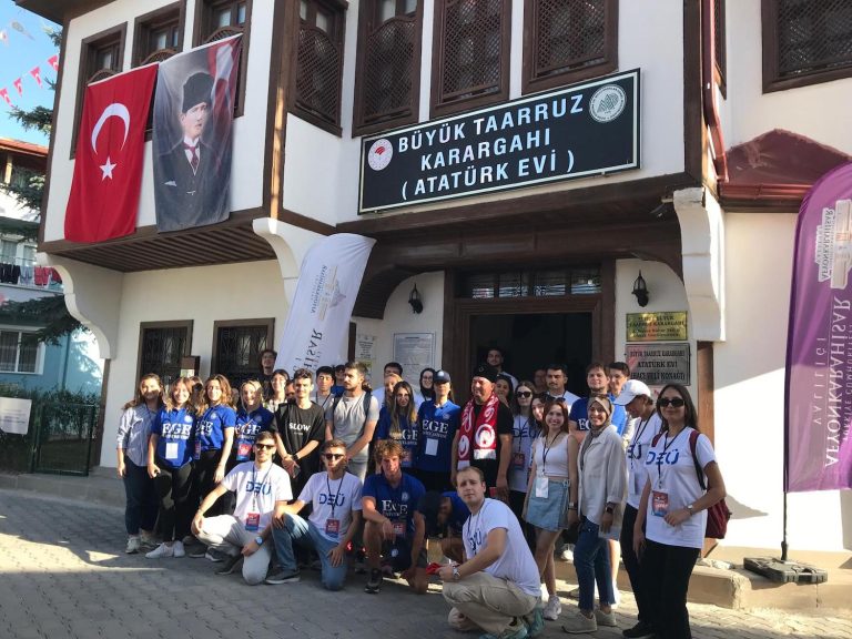 Egeli gençler Büyük Taarruz’un 102’nci yılını kutladı