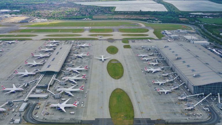 10 pound vergi Londra Heathrow’a yolcu kaybettirdi