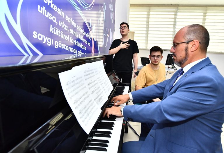 Büyükşehir’in kurslarında geleceğin sanatçıları yetişiyor