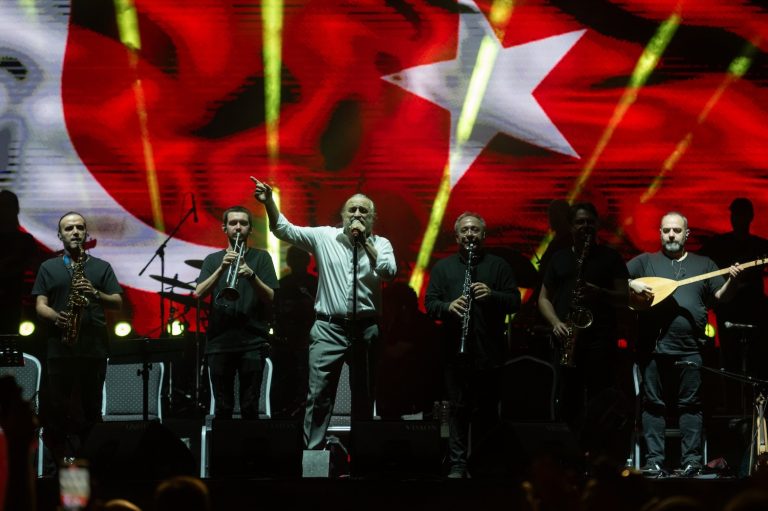 İEF’de müzik ve dans dolu gece