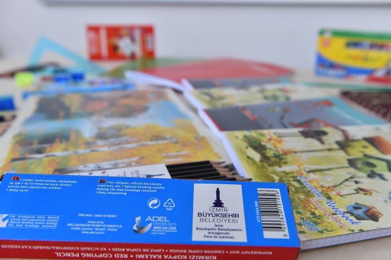İzmir’de kırtasiye desteği 2 bin 500 TL oldu