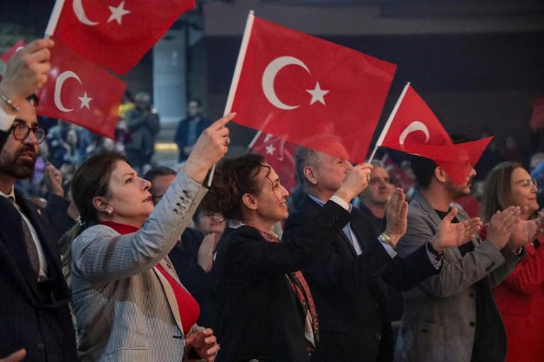 Kurtuluşun notaları Karşıyaka’da buluşuyor!