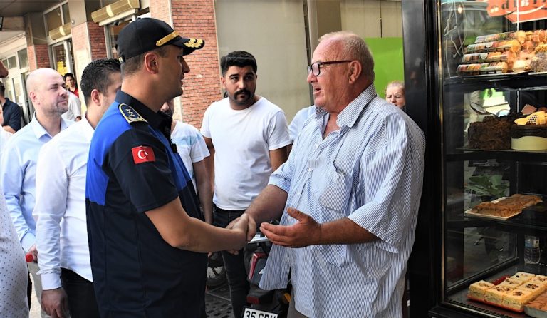 Başkan Eşki Zabıta kıyafeti giydi, esnafı ziyaret etti