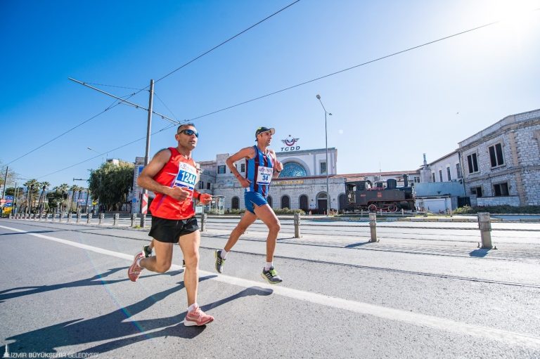 İzmir ulaşımına maraton düzenlemesi