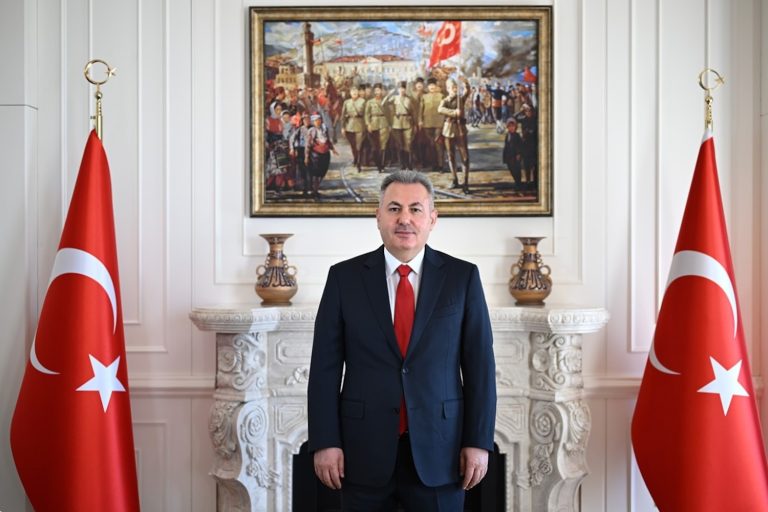 “İzmir’in kurtuluşunu büyük bir gurur ve coşkuyla kutluyoruz”