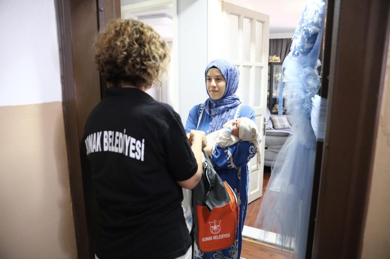 Konak’ta anneler de bebekler de mutlu