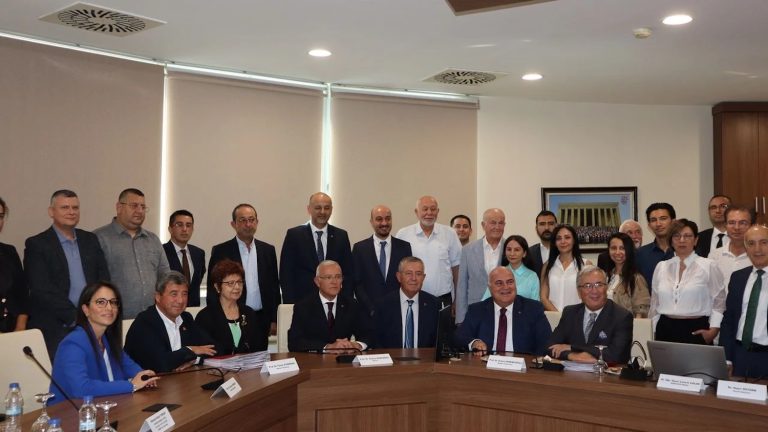 Sanayiye gri yakalı güç geliyor